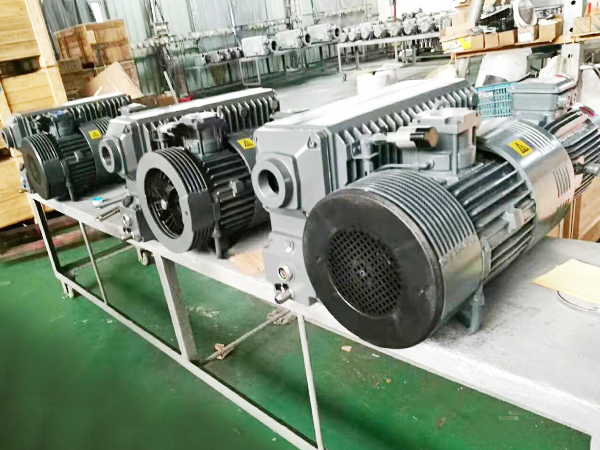 旋片真空泵生产车间