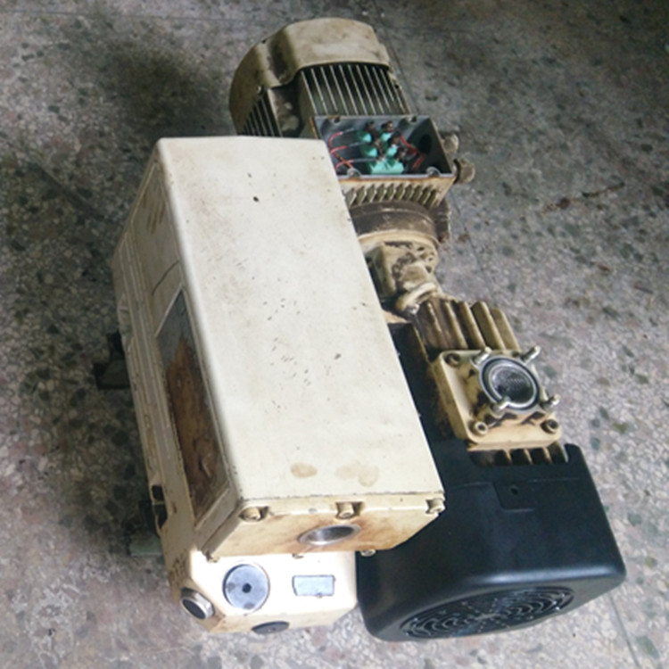 东莞莱宝真空泵维修保...